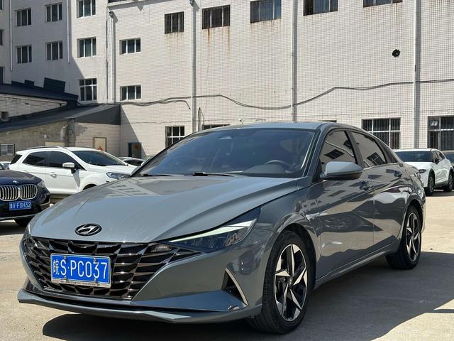 Hyundai Elantra 2022 1.5L CVT LUX Premium – фото 1