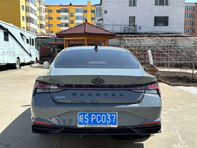 Hyundai Elantra 2022 1.5L CVT LUX Premium – фото 5