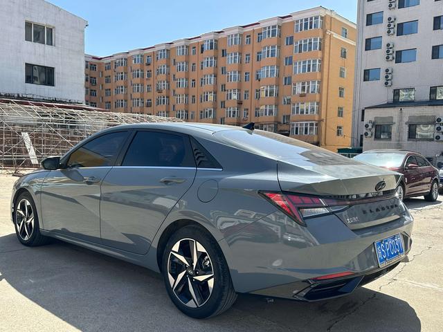 Hyundai Elantra 2022 1.5L CVT LUX Premium – фото 6