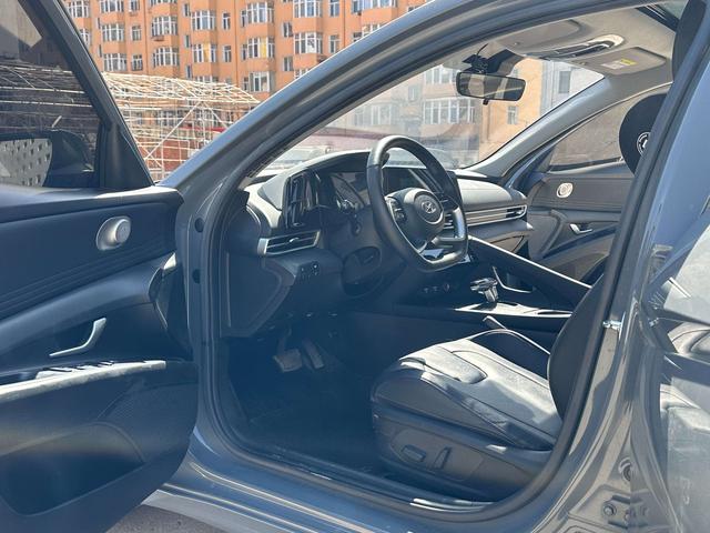 Hyundai Elantra 2022 1.5L CVT LUX Premium – фото 7