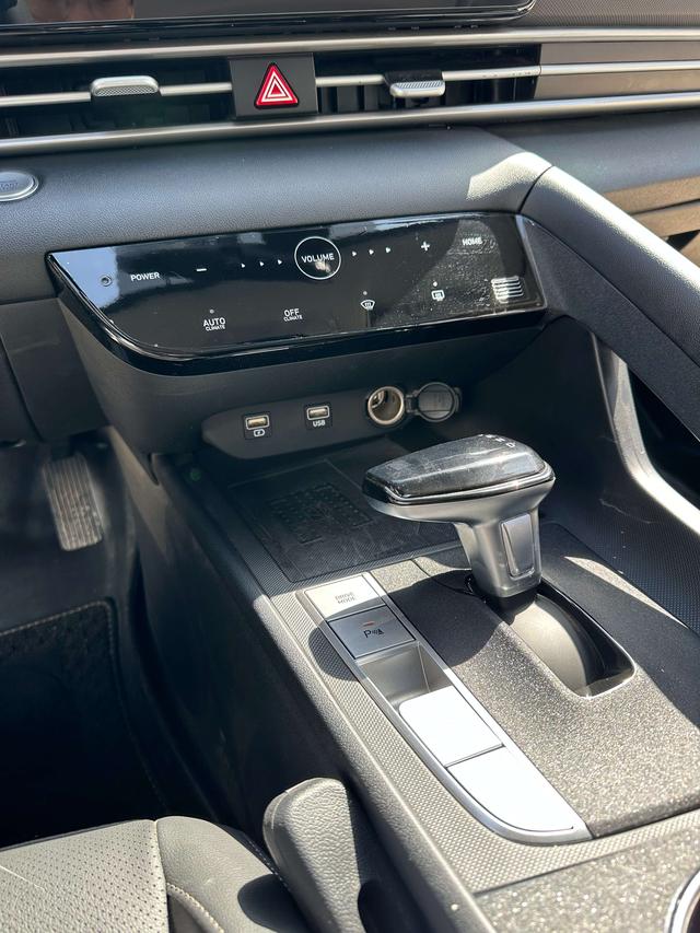 Hyundai Elantra 2022 1.5L CVT LUX Premium – фото 9