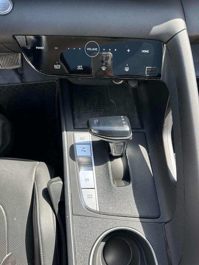 Hyundai Elantra 2022 1.5L CVT LUX Premium – фото 10