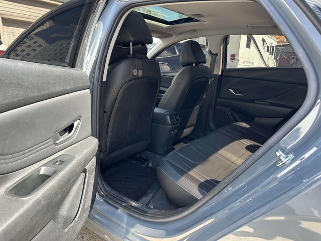 Hyundai Elantra 2022 1.5L CVT LUX Premium – фото 13