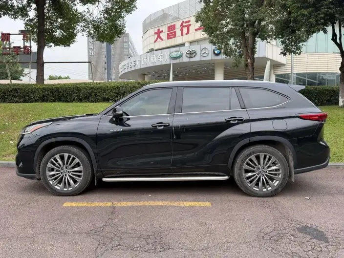 Toyota Highlander 2023 Model Hybrid 2.5L 4WD Deluxe Edition 7 seat – фото 3
