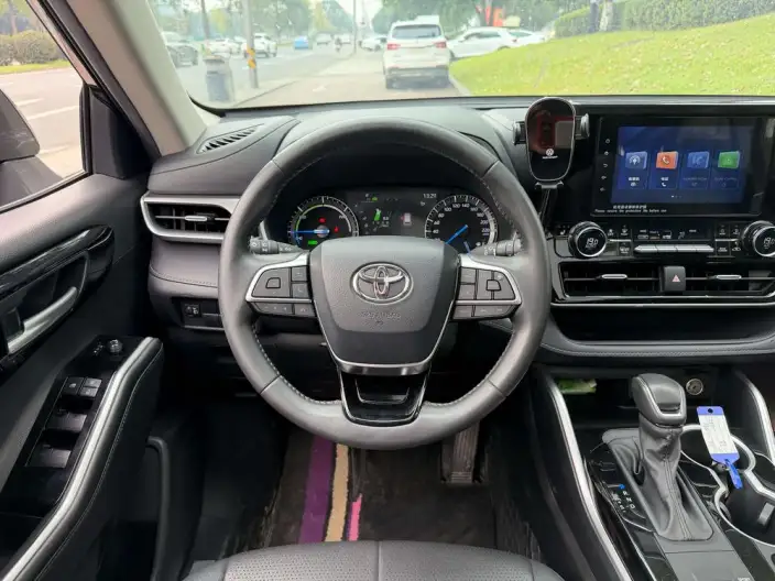 Toyota Highlander 2023 Model Hybrid 2.5L 4WD Deluxe Edition 7 seat – фото 9