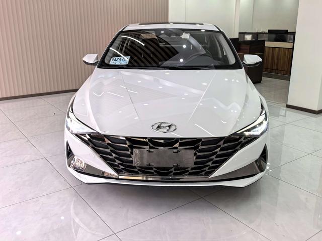Hyundai Elantra 2022 1.5L CVT LUX Premium – фото 2
