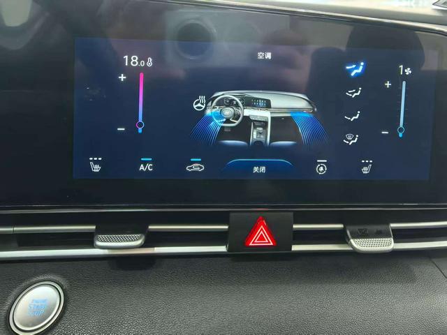 Hyundai Elantra 2022 1.5L CVT LUX Premium – фото 13