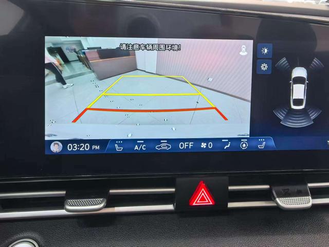 Hyundai Elantra 2022 1.5L CVT LUX Premium – фото 14