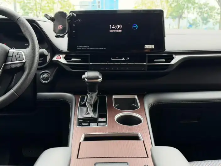 Granvia 2024 Model Intelligent Hybrid 2.5L 4WD Noble PLUS Edition – фото 4