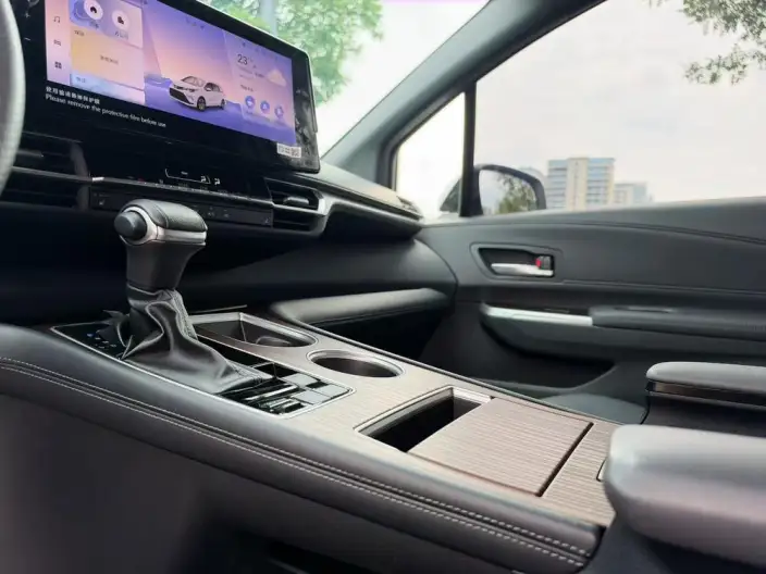 Granvia 2024 Model Intelligent Hybrid 2.5L 4WD Noble PLUS Edition – фото 6