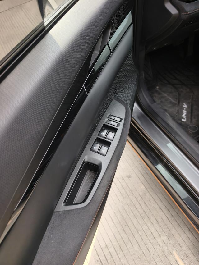 Changan UNI-V 2022 1.5T Sport – фото 12