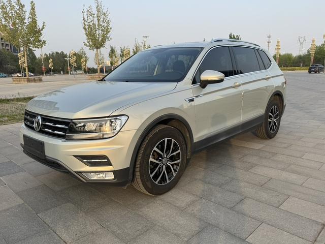 Volkswagen Tiguan L 2017 330TSI Automatic 2WD Luxury – фото 1