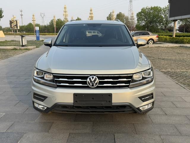 Volkswagen Tiguan L 2017 330TSI Automatic 2WD Luxury – фото 2