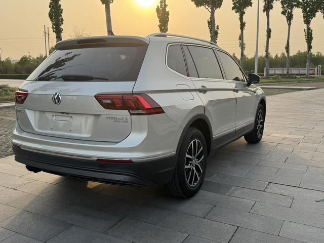 Volkswagen Tiguan L 2017 330TSI Automatic 2WD Luxury – фото 3