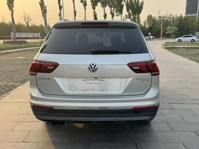 Volkswagen Tiguan L 2017 330TSI Automatic 2WD Luxury – фото 5