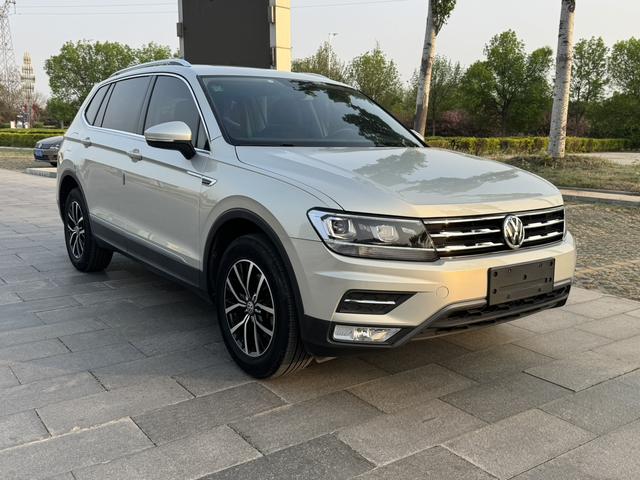 Volkswagen Tiguan L 2017 330TSI Automatic 2WD Luxury – фото 6