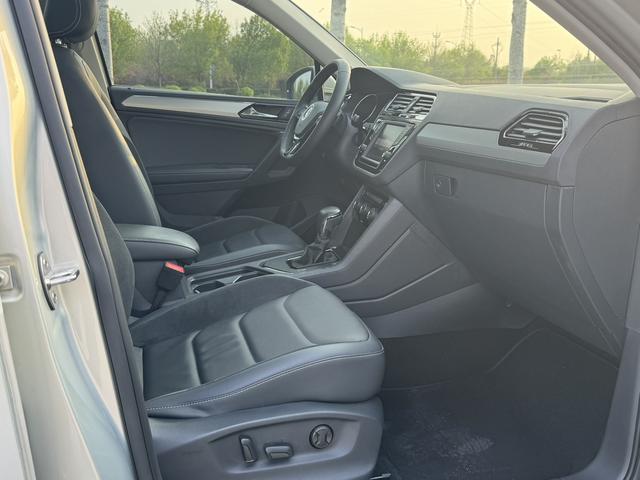 Volkswagen Tiguan L 2017 330TSI Automatic 2WD Luxury – фото 7