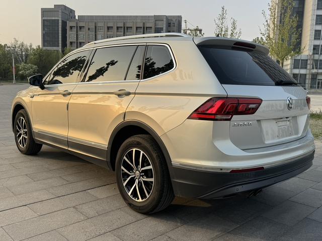 Volkswagen Tiguan L 2017 330TSI Automatic 2WD Luxury – фото 8