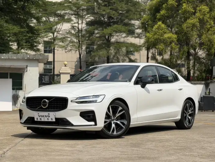 Volvo S60 2024 Model B5 Smart Elegance Sports Edition – фото 1