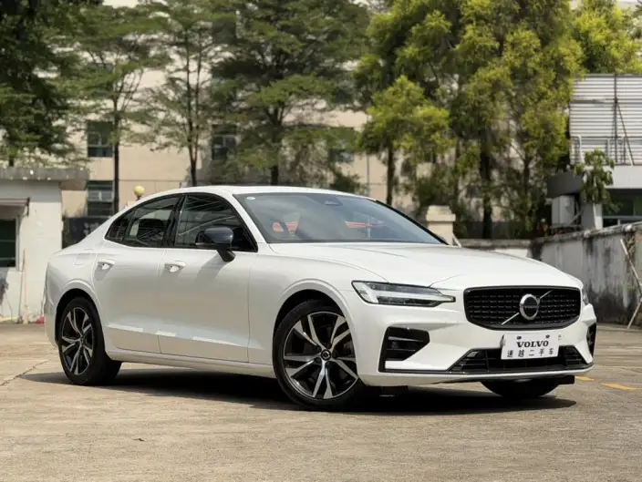 Volvo S60 2024 Model B5 Smart Elegance Sports Edition – фото 3