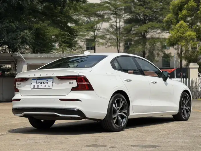 Volvo S60 2024 Model B5 Smart Elegance Sports Edition – фото 6
