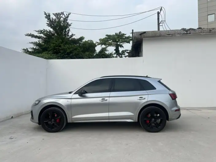 Audi Q5L 2022 Model 45T Luxury Dynamic Model – фото 3
