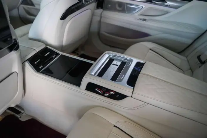 BMW 7 Series 2019 Model Facelift 750Li xDrive V8 M Sports Set – фото 10