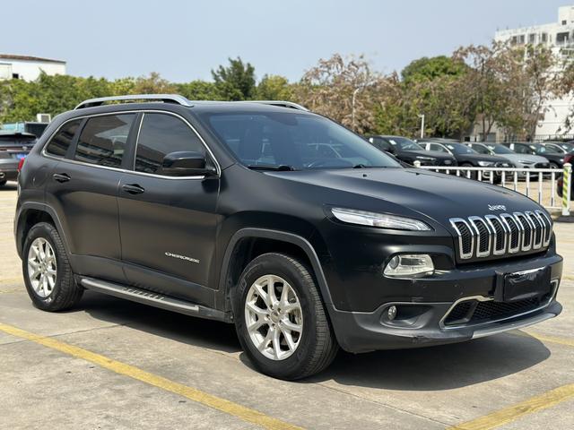 Jeep Cherokee 2016 модификация 2.4L Pro f essional edition – фото 3