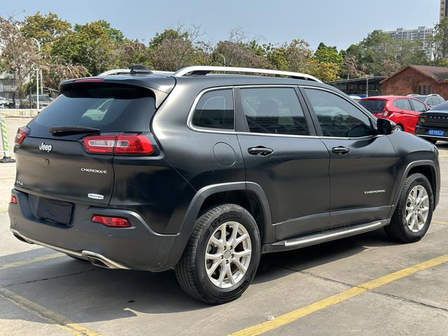 Jeep Cherokee 2016 модификация 2.4L Pro f essional edition – фото 6