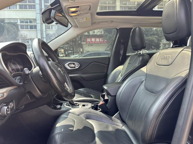 Jeep Cherokee 2016 модификация 2.4L Pro f essional edition – фото 7