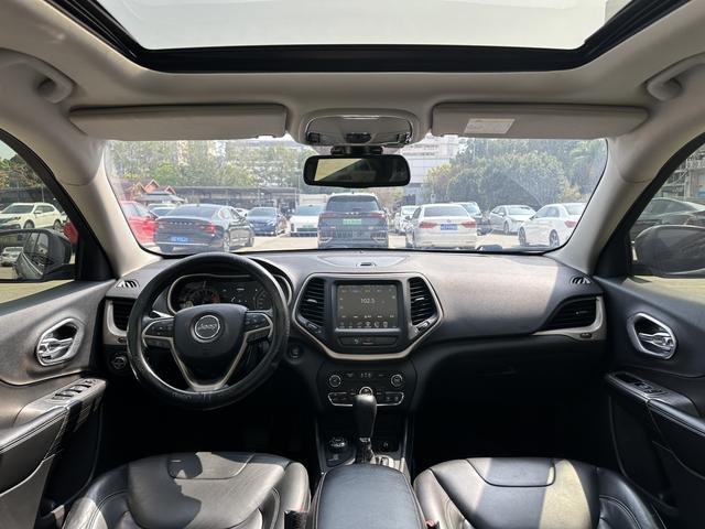 Jeep Cherokee 2016 модификация 2.4L Pro f essional edition – фото 9
