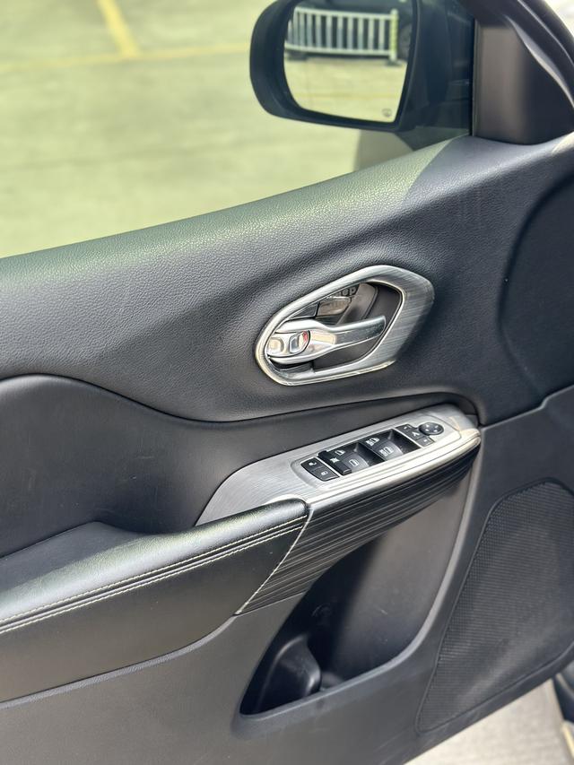 Jeep Cherokee 2016 модификация 2.4L Pro f essional edition – фото 11