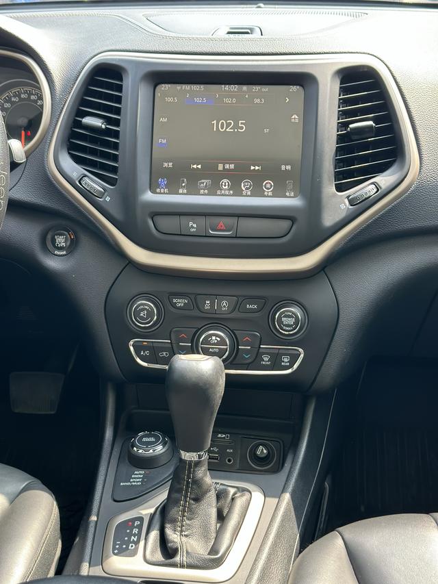 Jeep Cherokee 2016 модификация 2.4L Pro f essional edition – фото 13