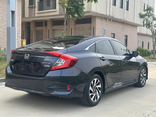 Honda Civic 2016 220TURBO CVT Luxury – фото 4