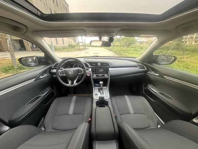 Honda Civic 2016 220TURBO CVT Luxury – фото 8