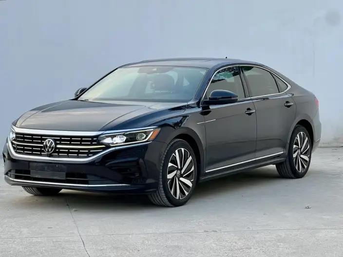 Volkswagen Passat 2023 Model Facelift 330TSI Deluxe Edition – фото 1