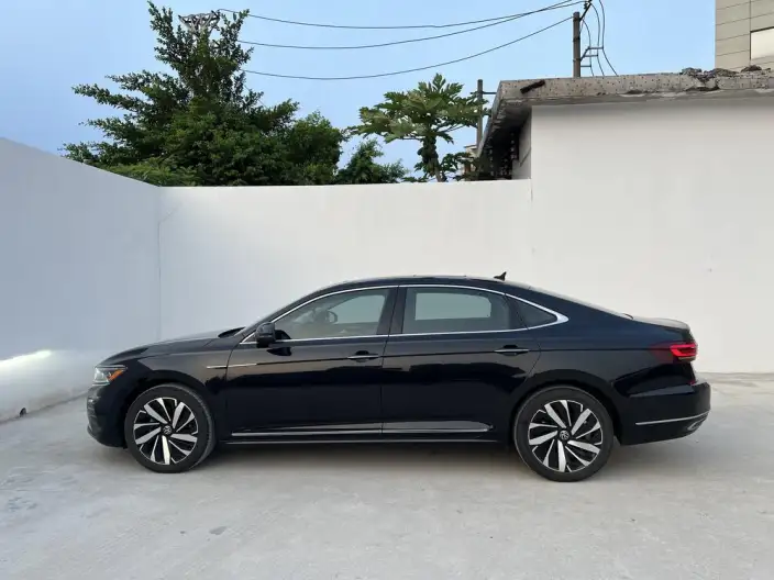 Volkswagen Passat 2023 Model Facelift 330TSI Deluxe Edition – фото 3
