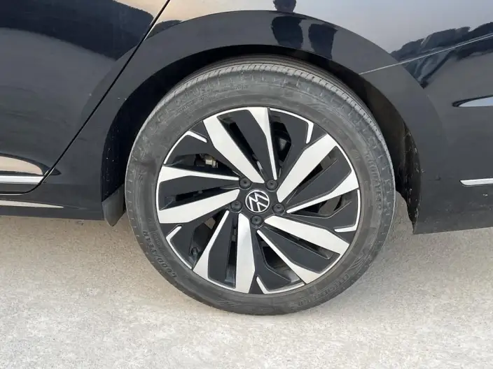 Volkswagen Passat 2023 Model Facelift 330TSI Deluxe Edition – фото 6