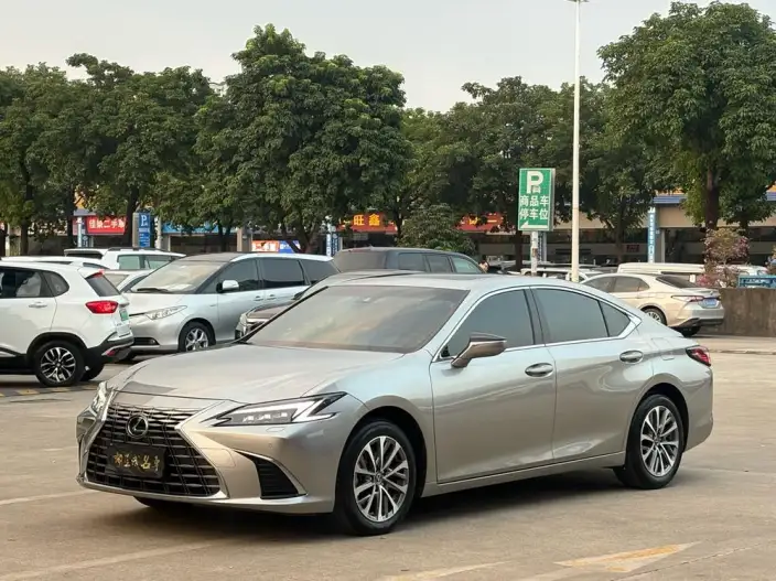 Lexus ES 2025 Model 200 Premium – фото 1
