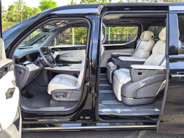 ZEEKR 009 2024 модификация VI seat Executive Edition 4WD 108kWh – фото 10
