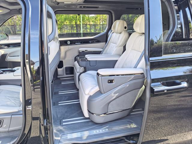 ZEEKR 009 2024 модификация VI seat Executive Edition 4WD 108kWh – фото 11