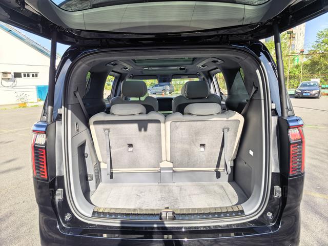 ZEEKR 009 2024 модификация VI seat Executive Edition 4WD 108kWh – фото 15