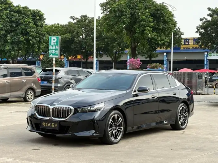 BMW 5 Series 2026 Model 525Li M Sports Set – фото 1
