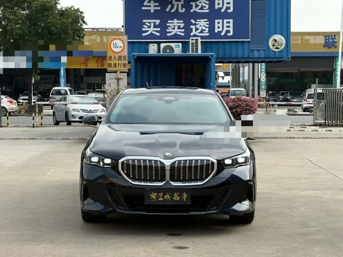 BMW 5 Series 2026 Model 525Li M Sports Set – фото 2