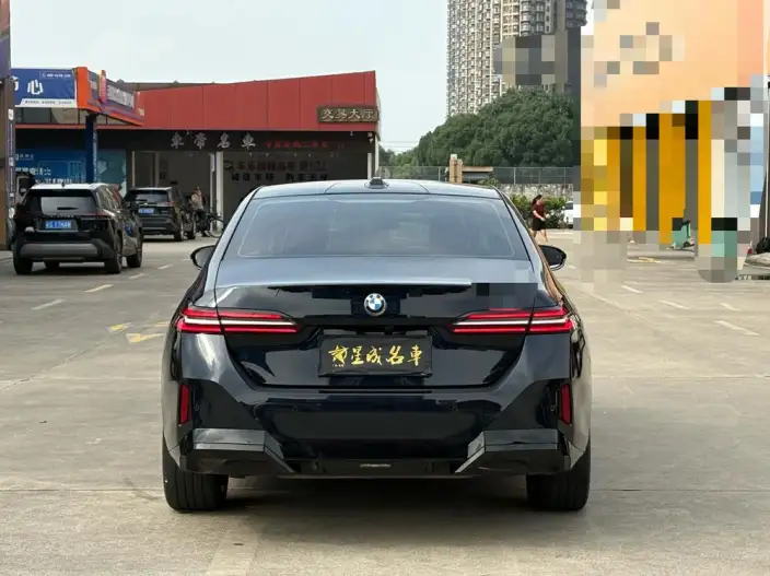 BMW 5 Series 2026 Model 525Li M Sports Set – фото 5