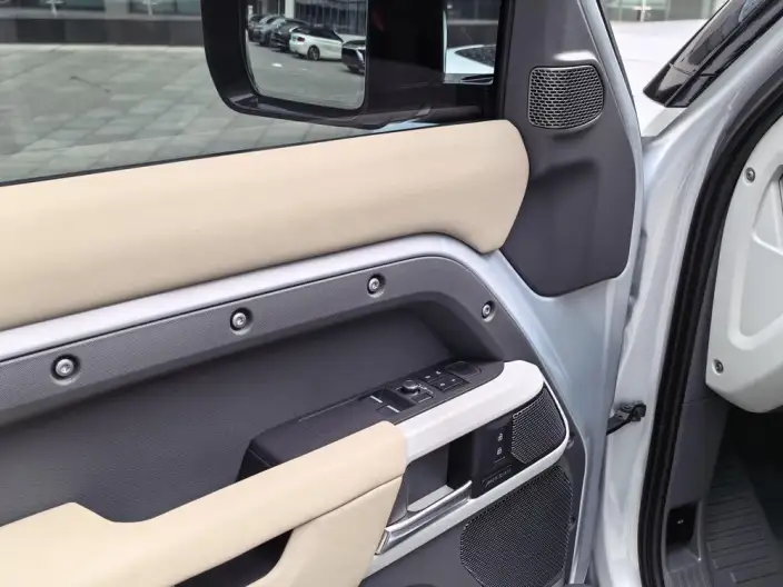 Land Rover Defender 2022 Model 90 P400 XS – фото 9