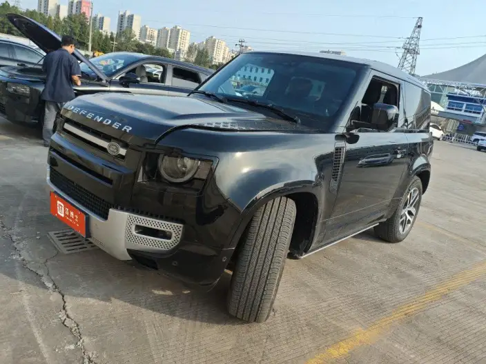 Land Rover Defender 2023 Model 90 2.0T P300 SE – фото 1
