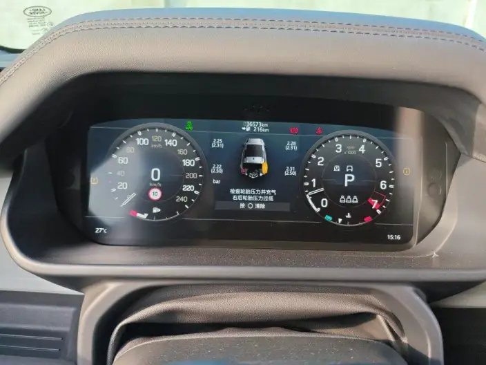 Land Rover Defender 2023 Model 90 2.0T P300 SE – фото 7