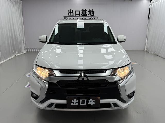 Mitsubishi Outlander 2021 2.0L 2WD Premium 5-Seater – фото 2