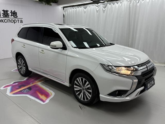 Mitsubishi Outlander 2021 2.0L 2WD Premium 5-Seater – фото 3